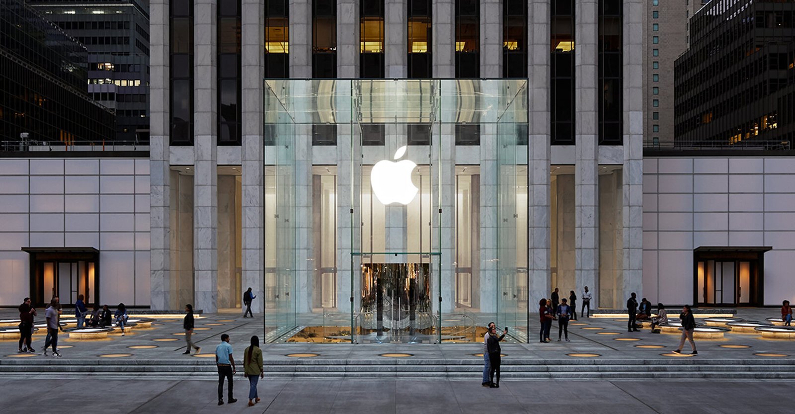 Al momento stai visualizzando Apple Fifth Avenue: Quando il minimalismo rivoluziona il retail
