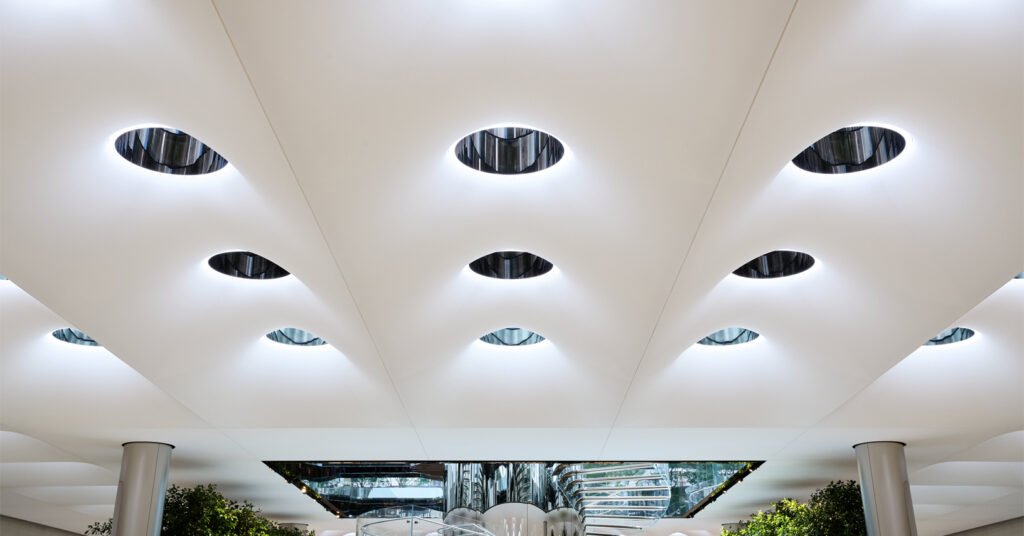 Apple Fifth Avenue: interni minimalisti del retail.